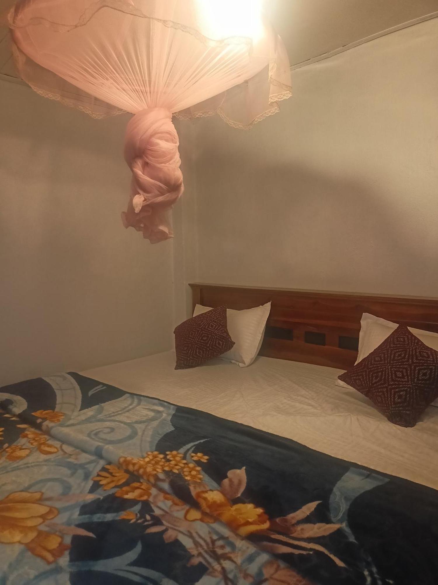 Dilani Adamspeak Riverstay Nallathanniya Chambre photo